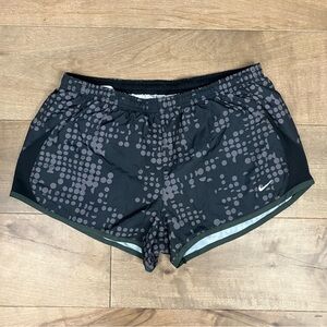 Nike Women’s Size L Athletic Running Gym Shorts Lined Black & Gray Dot Pattern